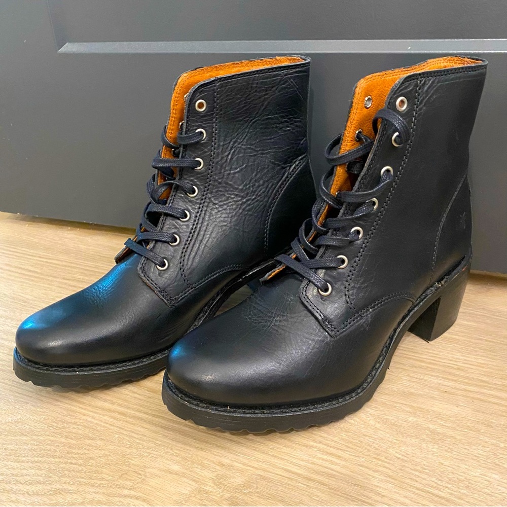 Frye Sabrina 6G Lace Up boots